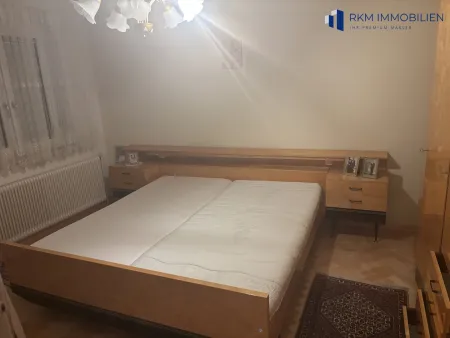 Schlafzimmer 1