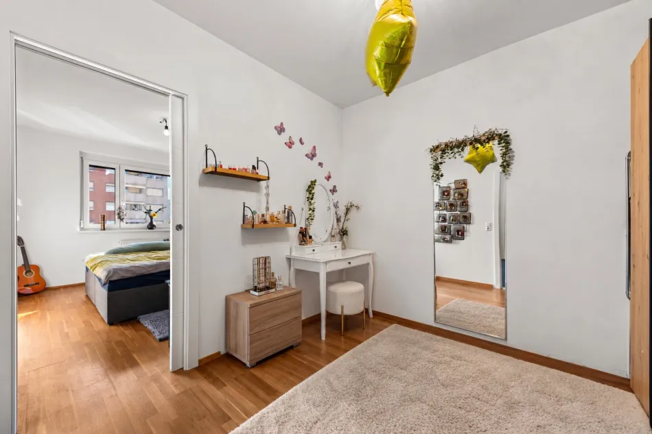 Steiermark – Leoben! CITY LIVING – Großzügige Eigentumswohnung mit Loggia, Garage und besonderem Wohnkomfort - Bild