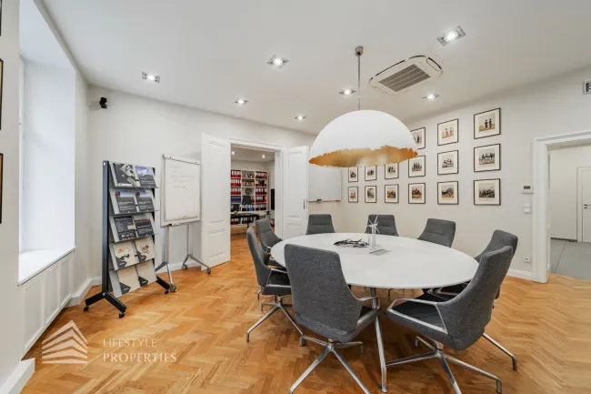 Elegantes 5-Zimmer Altbau Büro im Herzen Wiens - Bild