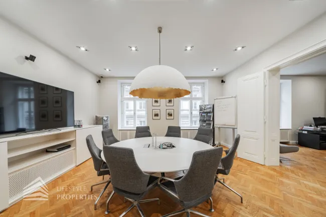 Elegantes 5-Zimmer Altbau Büro im Herzen Wiens - Titelbild