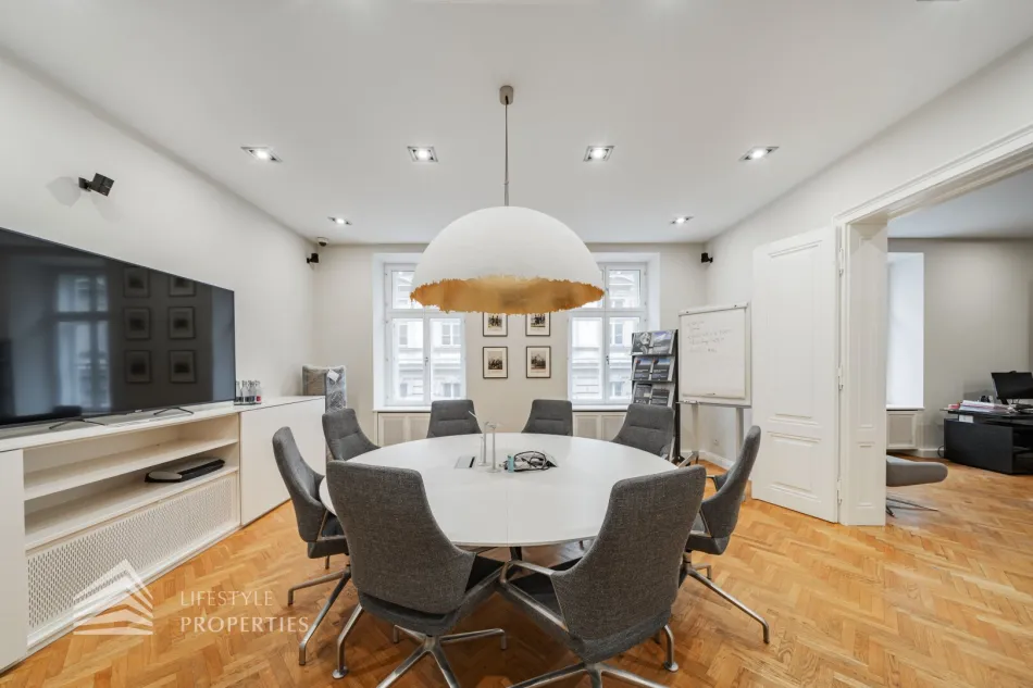 Elegantes 5-Zimmer Altbau Büro im Herzen Wiens - Titelbild