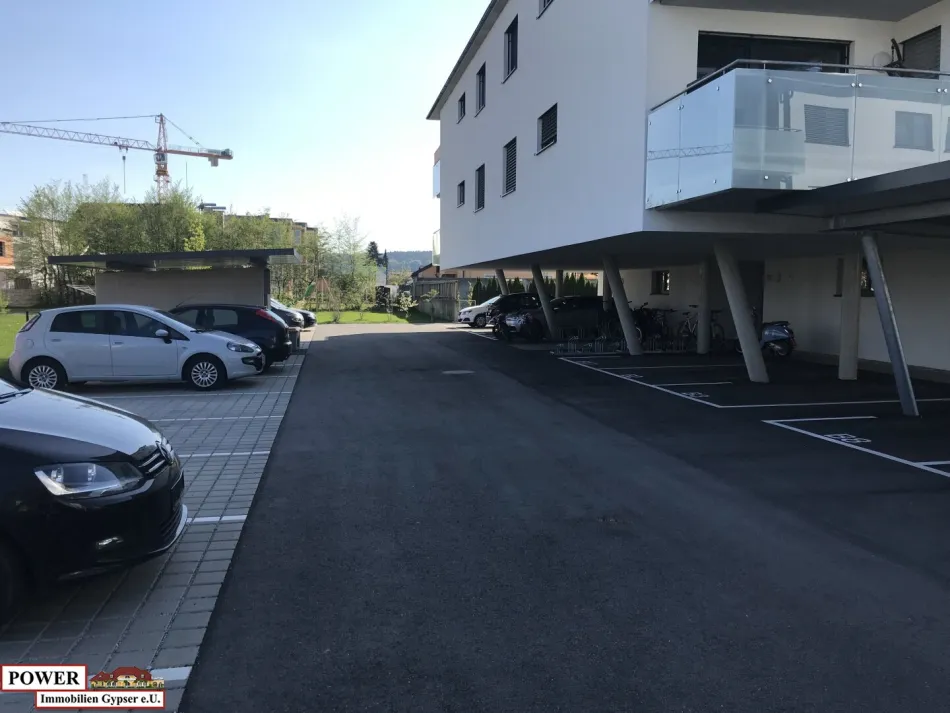 NEUER PREIS! Neuwertige 3-Zimmer Wohnung mit großen Balkon & Carport! - Bild