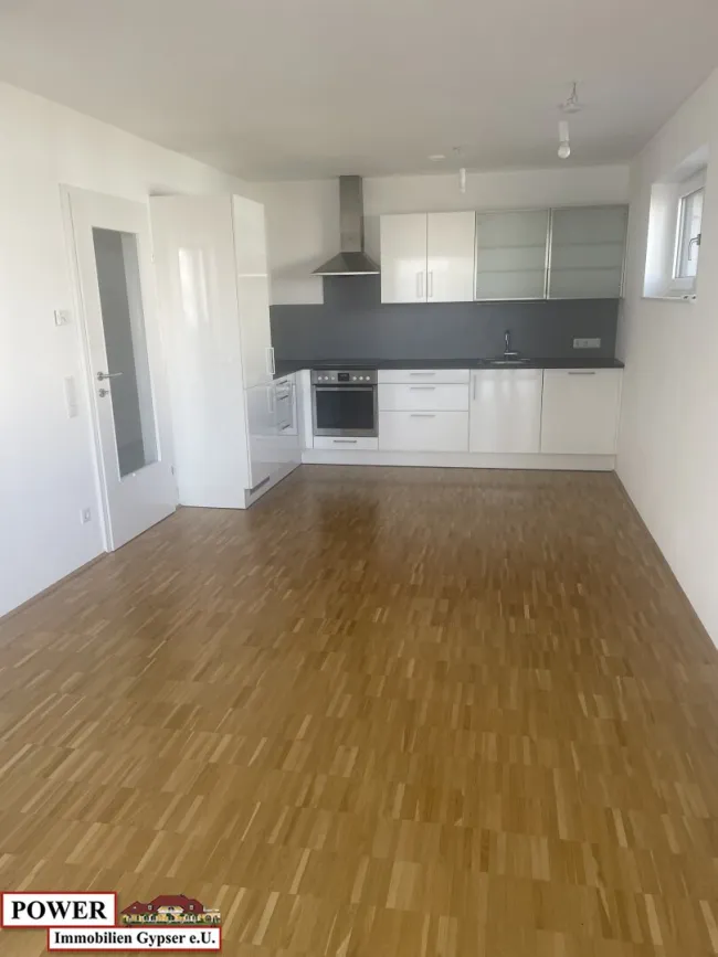 NEUER PREIS! Neuwertige 3-Zimmer Wohnung mit großen Balkon & Carport! - Bild