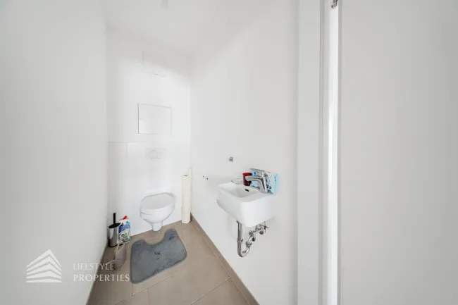 Modernes City-Living bei der UNO-City Exklusive 3-Zimmer-Wohnung mit zwei Loggien