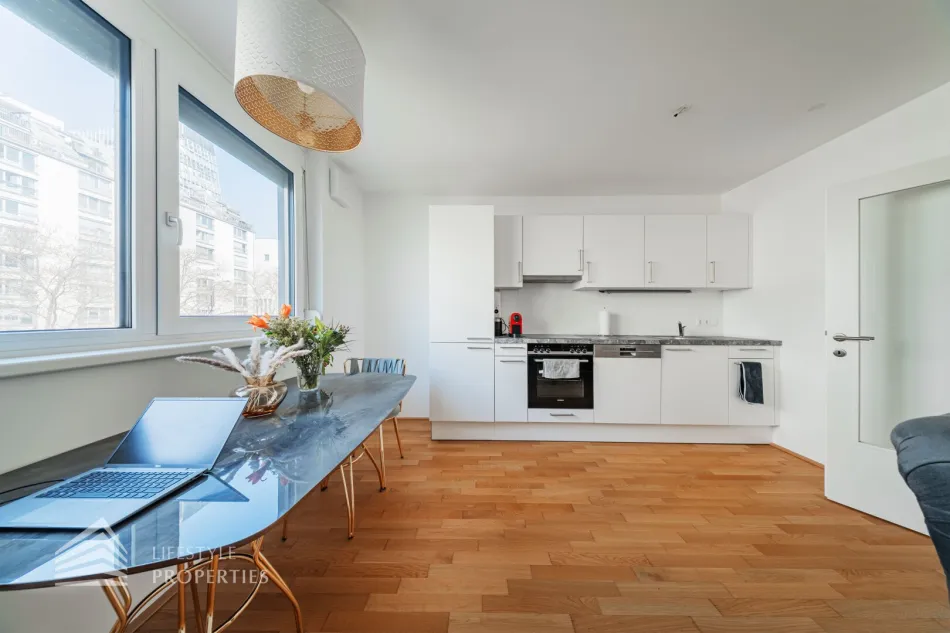 Modernes City-Living bei der UNO-City Exklusive 3-Zimmer-Wohnung mit zwei Loggien