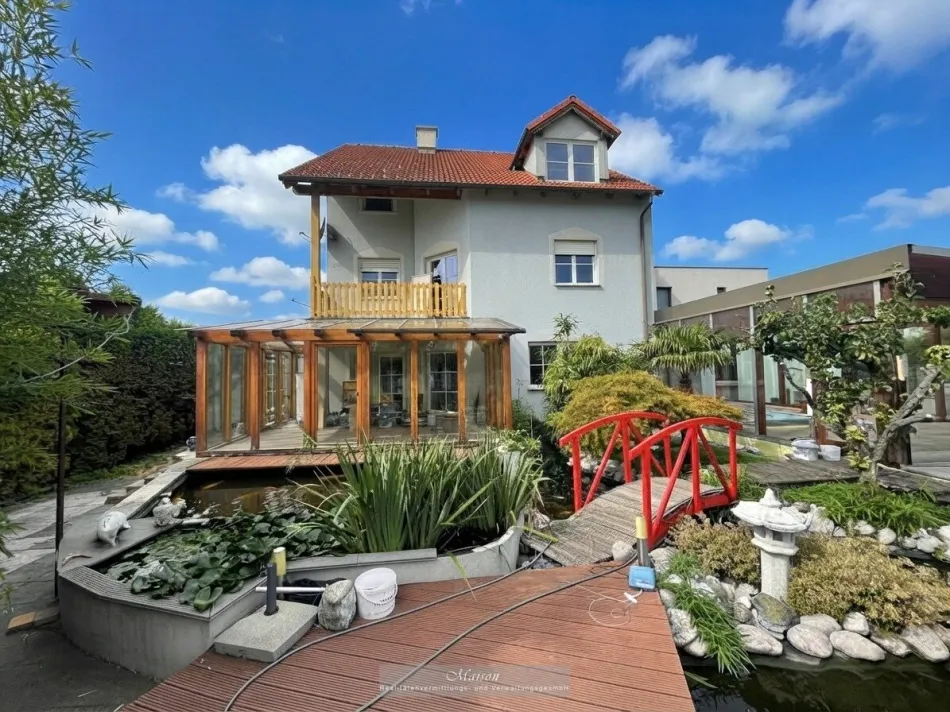 GROSSZÜGIGES EINFAMILIENHAUS - 8 ZIMMER - WINTERGARTEN; TERRASSE; POOL UND GARAGE IN WR.NEUSTADT - Titelbild