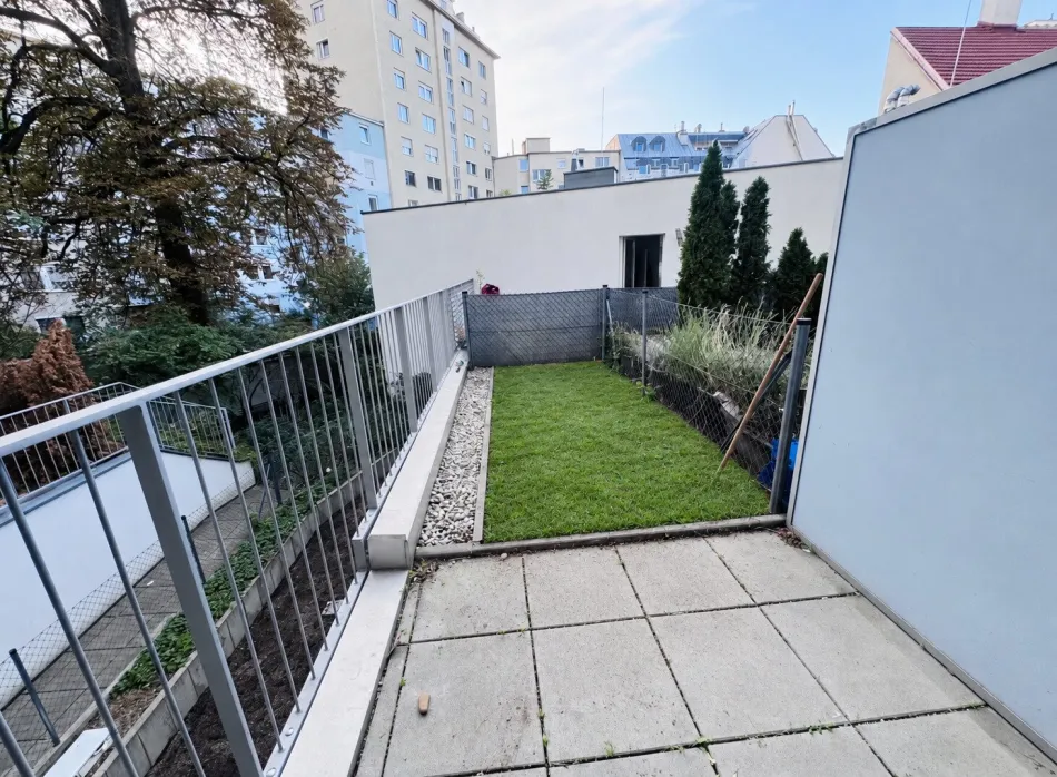 Raumwunder: 2-Zimmer-Wohnung mit Balkon/Terrasse und kleinen Garten - im 21. Bezirk! - Bild