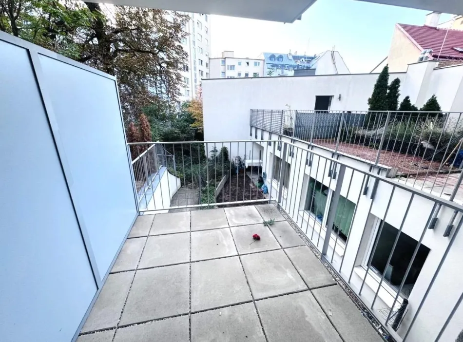 Raumwunder: 2-Zimmer-Wohnung mit Balkon/Terrasse und kleinen Garten - im 21. Bezirk! - Bild