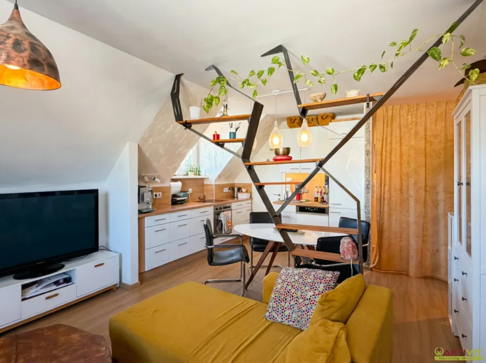 Zentral in Weiz: Gepflegte 4-Zimmer-Wohnung mit Gemeinschaftsgarten & Tiefgaragenoption - Titelbild