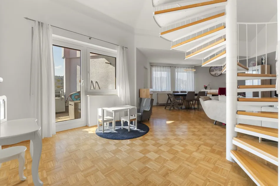 Außergewöhnliche Maisonette in Viktring | 3 SZ | Dachterrasse | TG-Stellplatz | besondere Architektur - Bild