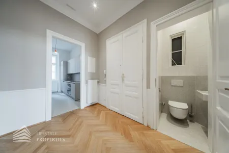 Hochwertig sanierte 2-Zimmer Altbauwohung in ruhiger Lage des 9. Bezirks! Nähe Liechtensteinpark