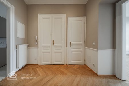 Hochwertig sanierte 2-Zimmer Altbauwohung in ruhiger Lage des 9. Bezirks! Nähe Liechtensteinpark