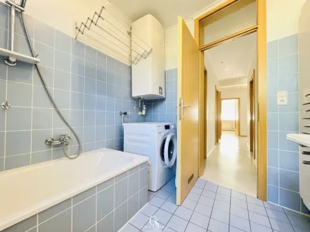 Bad mit Badewanne