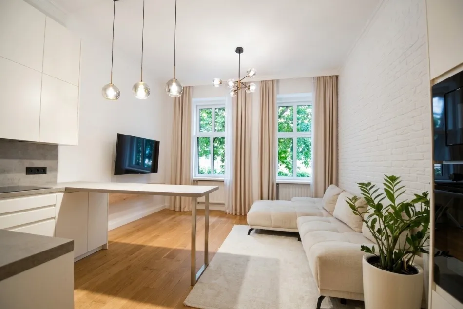 Charmante Altbauwohnung - Erstklassig renoviert - Nähe Rochusmarkt - Titelbild