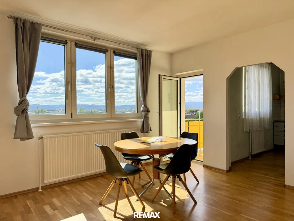 Stadtwohnung – 2 Zimmer Wohnung (ca. 62m² Wfl.) mit Lift und Balkon in Bahnhofs und Stadtparknähe! - Titelbild