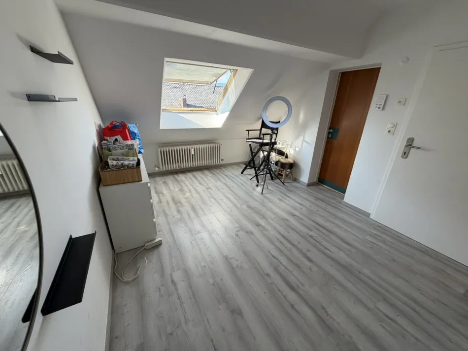 Charmante 1-Zimmer-Dachgeschosswohnung in Salzburg - Bild