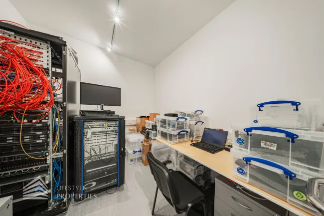 Attraktives 10-Zimmer Büro/Praxis Nähe Enkplatz - Bild