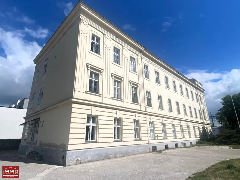 Extremes Wertsteigerungspotenzial !!! Wunderschöne Altbauwohnung mit Südbalkon in Felixdorf - Bild