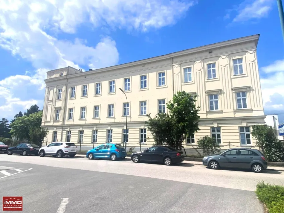 Extremes Wertsteigerungspotenzial !!! Wunderschöne Altbauwohnung mit Südbalkon in Felixdorf - Titelbild
