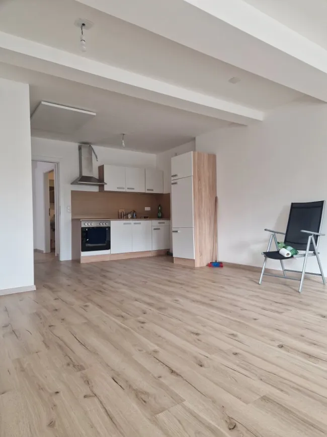 Großzügige 2-Zimmer-Wohnung mit Stellplatz – € 750,- inkl. BK & Heizung - Bild