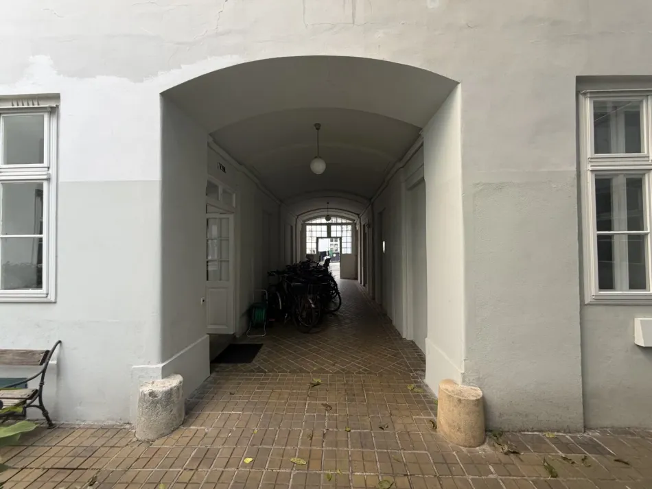Charmante 3-Zimmer-Wohnung in der Salesianergasse – 2. Stock mit grünem Innenhofblick - Bild