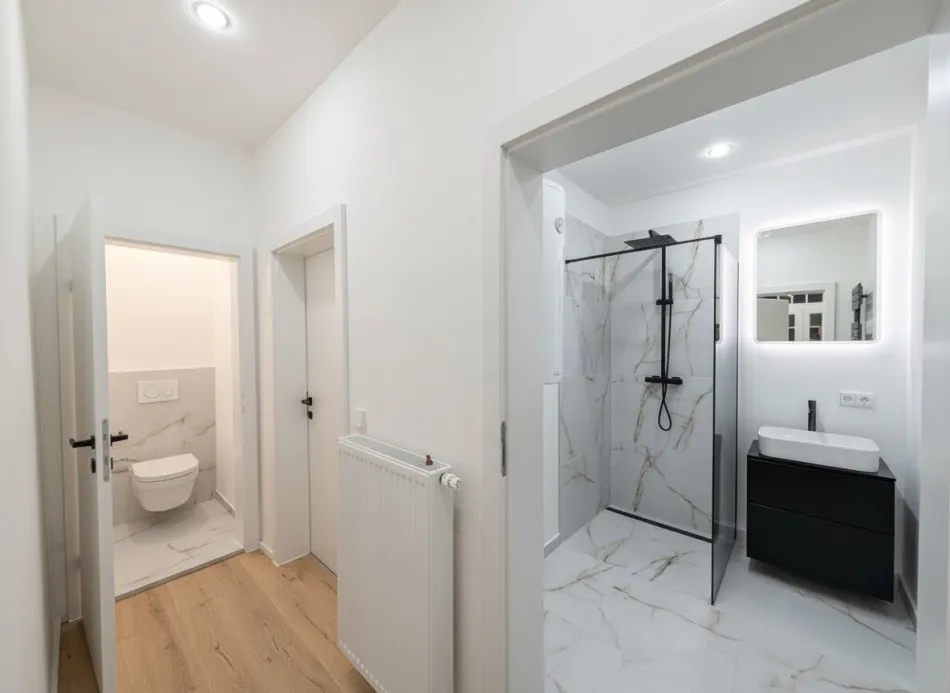 Neuwertige 2,5-Zimmer-Erdgeschosswohnung mit Einbauküche & grünem Innenhof, nahe FH Joanneum - Bild