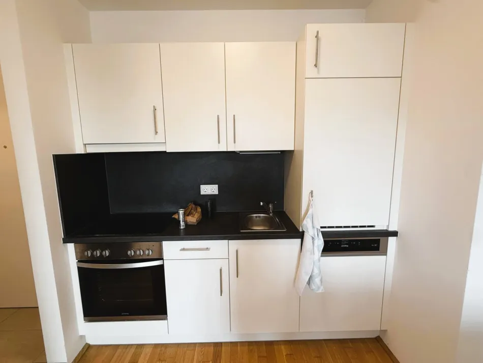 Ab 1.11.: Helle 2-Zimmer-Wohnung mit Loggia & toller Aufteilung - Bild