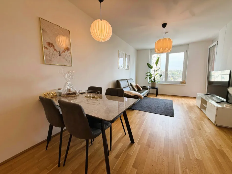 Ab 1.11.: Helle 2-Zimmer-Wohnung mit Loggia & toller Aufteilung - Bild