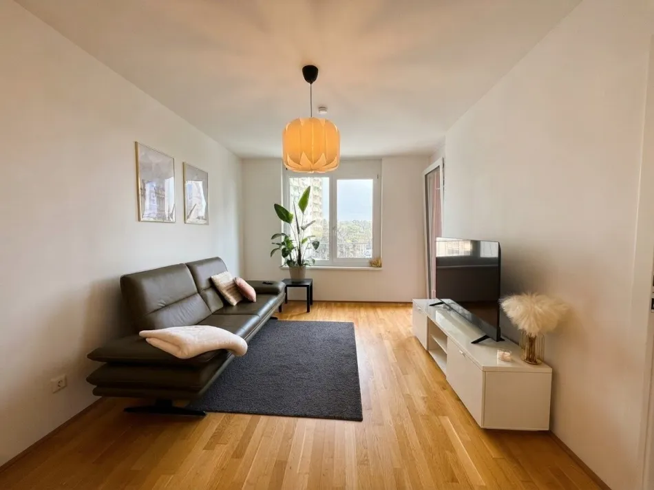 Ab 1.11.: Helle 2-Zimmer-Wohnung mit Loggia & toller Aufteilung - Titelbild