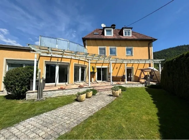 DREI WOHNEINHEITEN. VIELSEITIGE MÖGLICHKEITEN. VELDEN AM WÖRTHERSEE. - Titelbild