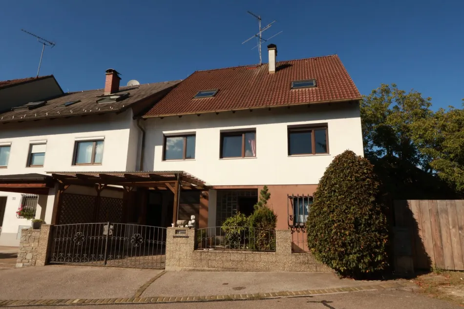 GROSSZÜGIGES Einfamilienhaus! - Titelbild