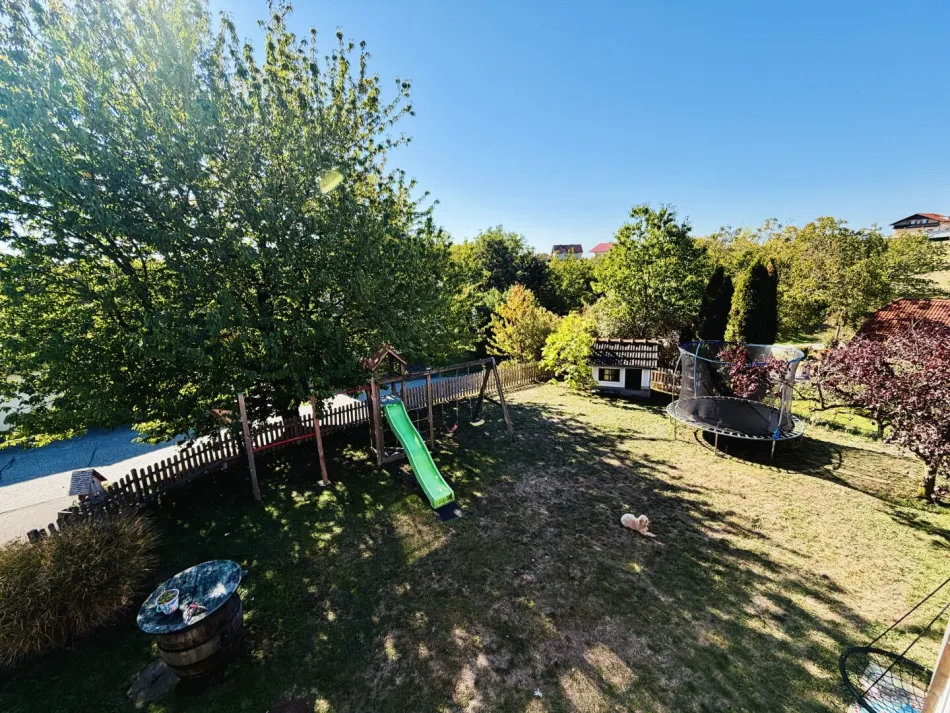 Hochstraden: Idyllische Höhenlage trifft großzügiges Wohnen - 1344 m2 Grundstück, 218 m2 NFL, 5 Zimmer, Gargage und Caport! - Bild