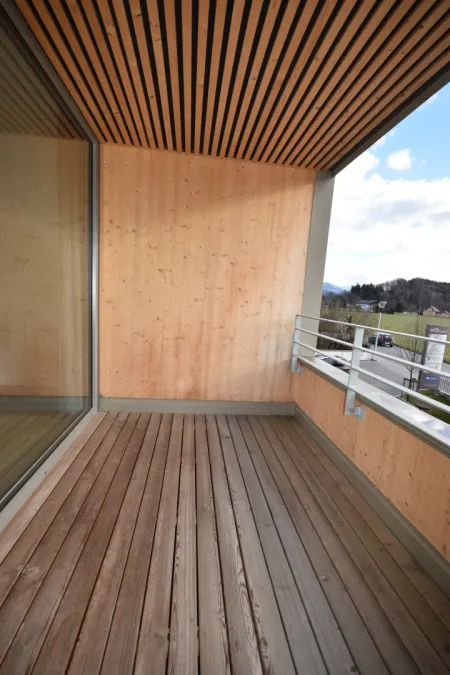 Balkon - Modernes und geräumiges Appartement mit großer Loggia und Bergblick
