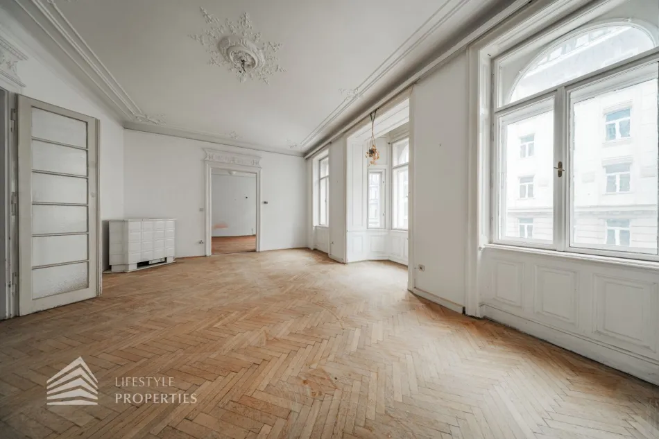Renovierungsbedürftige 4,5-Zimmer Wohnung in zentraler Lage - Titelbild