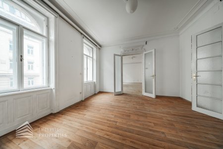 Renovierungsbedürftige 4,5-Zimmer Wohnung in zentraler Lage
