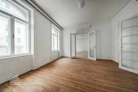 Renovierungsbedürftige 4,5-Zimmer Wohnung in zentraler Lage