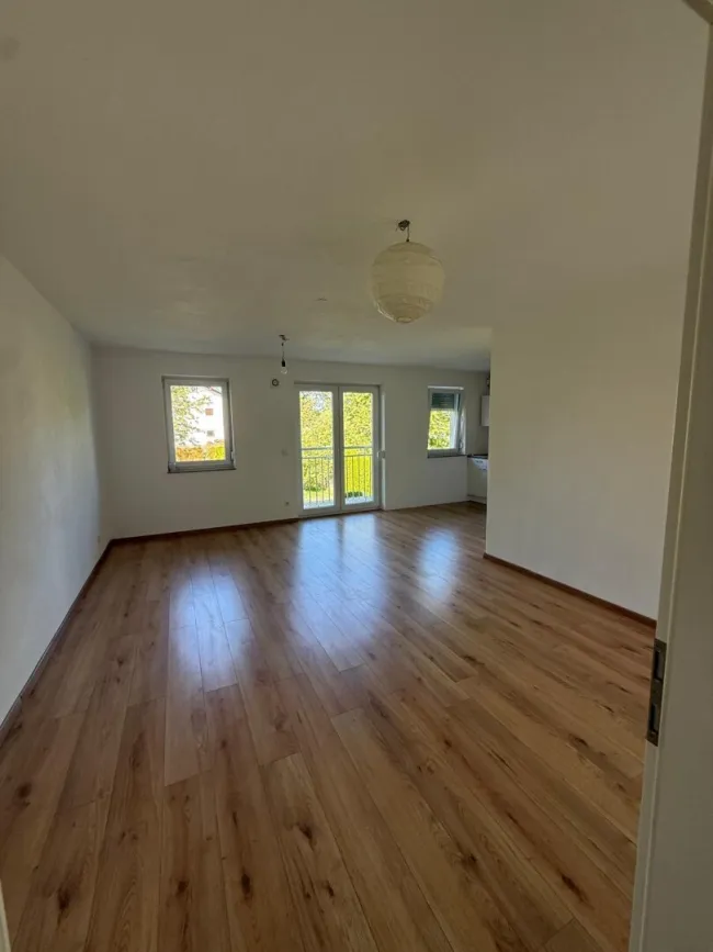 Neuwertige 3-Zi-Wohnung in Moosbach mit Garten im Obergeschoss - Titelbild