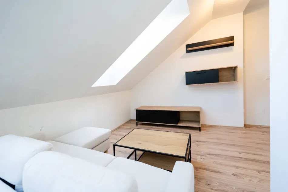 Anlegerwohnung mit Sofortvermietung: Vollmöblierte 57 m² DG-Wohnung in Graz-Puntigam – € 149.000,- - Titelbild