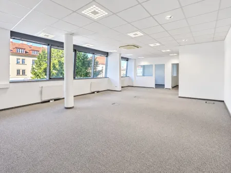 Großzügige Büro- und Praxisfläche im Herzen von Schwechat – inklusive 5 Tiefgaragenstellplätzen