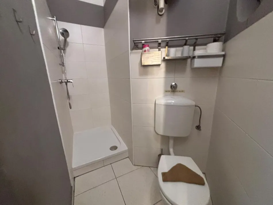 Anlageobjekt in guter Lage - Renovierte Kleinwohnung voll möbliert - durchgehend vermietet! - Bild