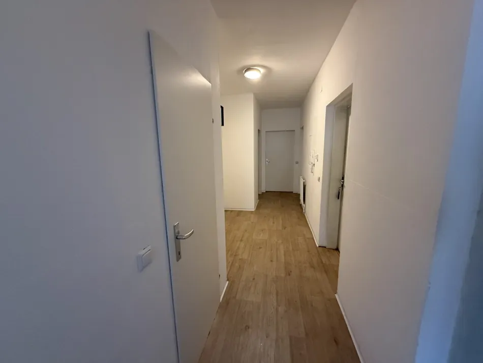 GARTENWOHNUNG 4-Zimmer-Wohnung inkl. Parkplatz - Titelbild