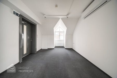 Erstbezug! Renoviertes 4-Zimmer Büro in Toplage