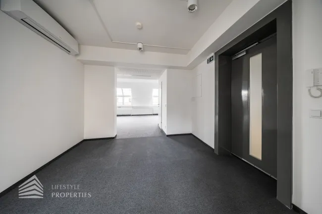 Erstbezug! Renoviertes 4-Zimmer Büro in Toplage - Bild