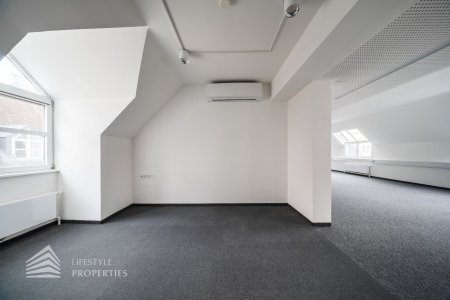 Erstbezug! Renoviertes 4-Zimmer Büro in Toplage