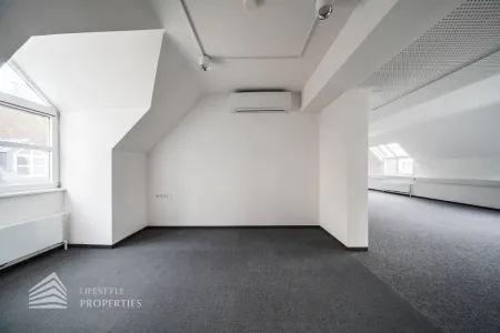 Erstbezug! Renoviertes 4-Zimmer Büro in Toplage