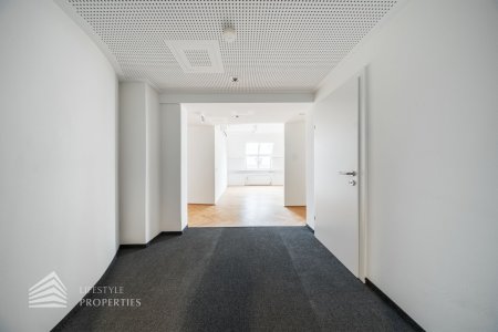 Erstbezug! Renoviertes 6-Zimmer Büro in Toplage