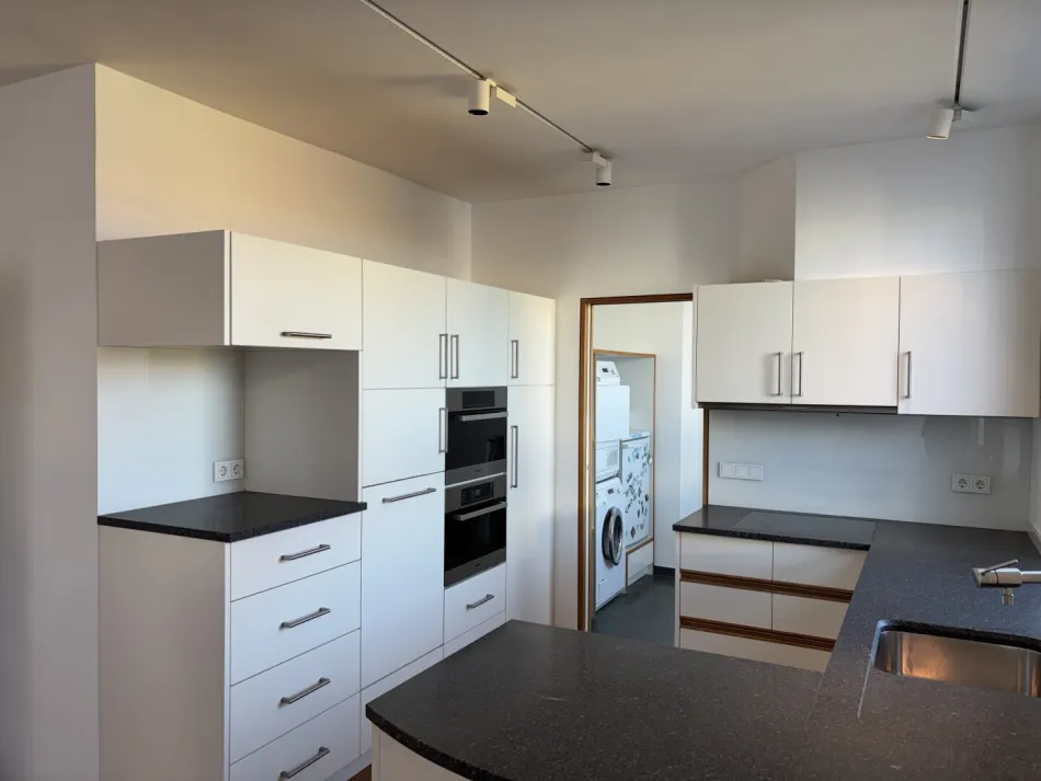 Ganze Etage im Botschaftsviertel mit Blick auf Karlskirche und Stephansdom - Bild