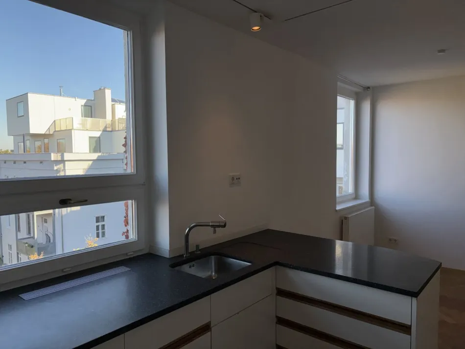 Ganze Etage im Botschaftsviertel mit Blick auf Karlskirche und Stephansdom - Bild