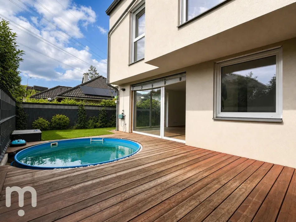 Schlüsselfertiges Endreihenhaus mit Pool, Sauna & Dachterrasse – modernes Wohnen in Bestlage - Titelbild
