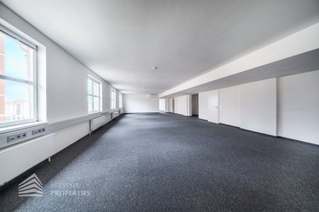 Erstbezug! Elegantes 5-Zimmer Büro in Toplage